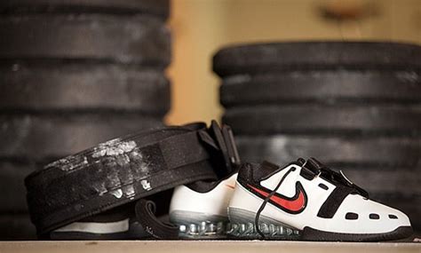 The Minimalist's Guide to the Best Shoes for Weightlifting - Legion ...