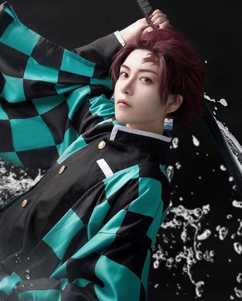 Tanjirou Kamada cosplay by @lujiuerhei instagram. Tanjirou cosplay. Demon slayer cosplay ...