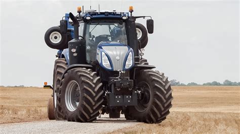 New Holland T8NHDrive, el primer tractor totalmente autonómo | INNOVAGRI