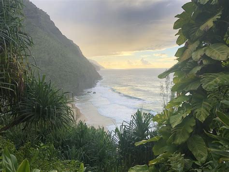 Hiking in Hawaii is on a whole different level. Kalalau trail on the Na Pali coast of Kauai USA ...