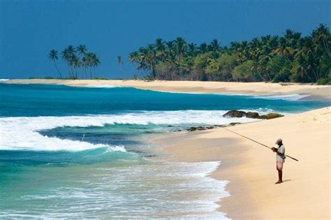 Weligama Beach - World's Exotic Beaches