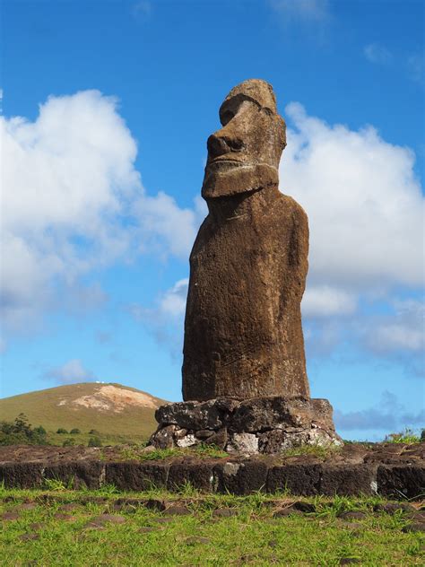 The best spots to see moai on Easter Island - Tiny Travelogue