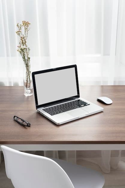 Free Photo | Business desk arrangement with laptop