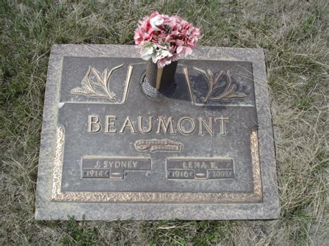 Hugh Beaumont Grave