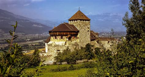 https://flic.kr/p/nyaXyJ | Vaduz Castle, Liechtenstein Vaduz, Liechtenstein, Our World, Castles ...