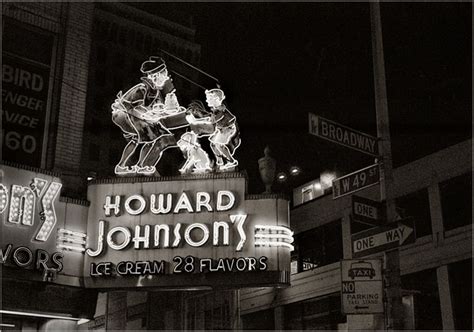 Howard Johnson's 1985 - Times Square. gone now. Right next to it was The Piccadilly Hotel ...