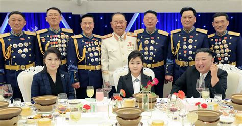 North Korean leader Kim Jong Un brings daughter to visit troops | Flipboard