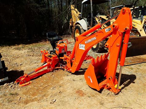 KUBOTA BACKHOE ATTACHMENT BH-92 S/N A6645, FITS TRACTOR 24" BUCKET - J ...