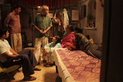 Ankhon Dekhi Movie (2014) | Release Date, Review, Cast, Trailer, Watch ...