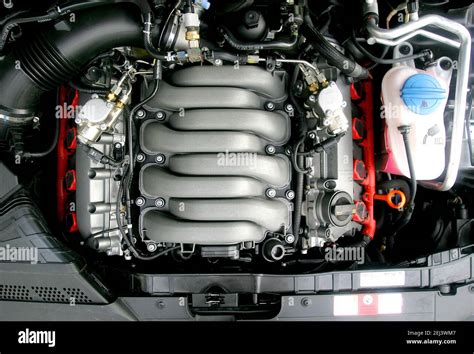 Audi S5 engine Stock Photo - Alamy