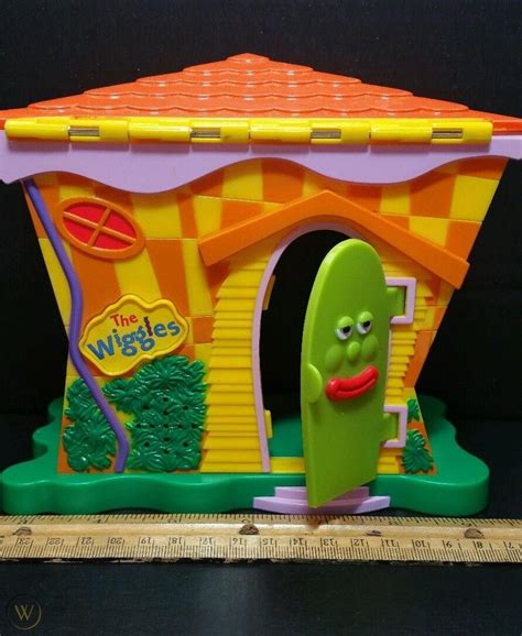 THE WIGGLES Singing House Playset Musical Playhouse Toy 2004 Rare | #1800885849