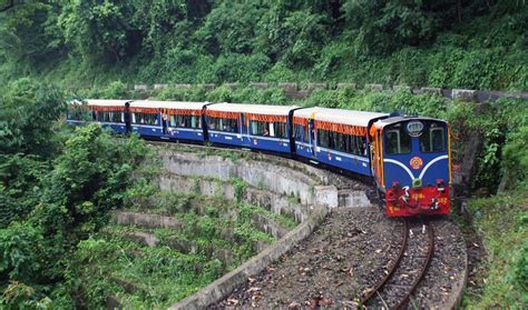 Darjeeling Himalayan Railway | Best Train Trips 2019 | POPSUGAR Smart Living Photo 5