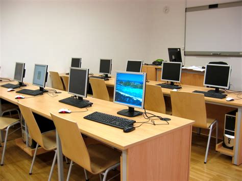 Free Images : technology, training, room, classroom, learning, pc, classmates, computer class ...