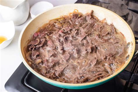 Gyudon Recipe (Simmered Beef on Top of Steamed Rice)