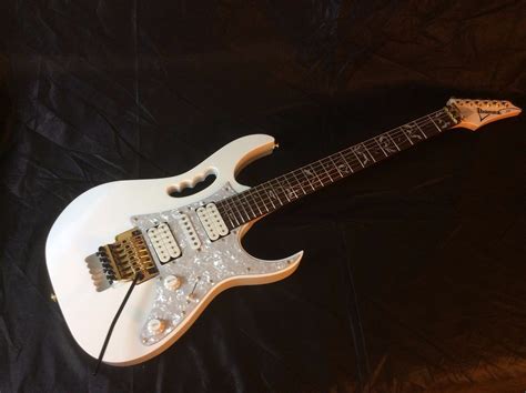 NGD!! 2011 Ibanez Jem 7V White | The Gear Page