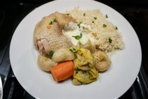 Poule au pot, riz pilaf au four et sauce poulette