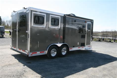 2017-lakota-charger-se-bumper-pull-2-horse-trailer-living-quarter