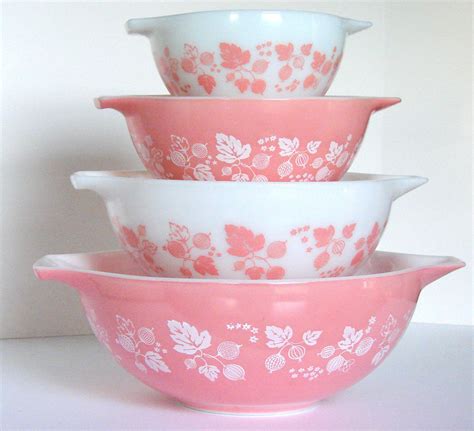 Vintage Pyrex Gooseberry Pink Cinderella Bowl Set