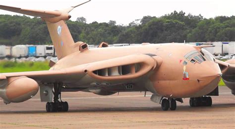 Massive Victor Bomber Returns For A Rare Cold War Tribute - World War Wings