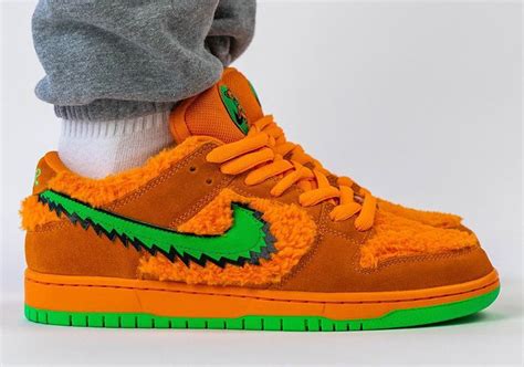 Grateful Dead Nike SB Dunk Bear Orange Green CJ5378-800 | SneakerNews.com