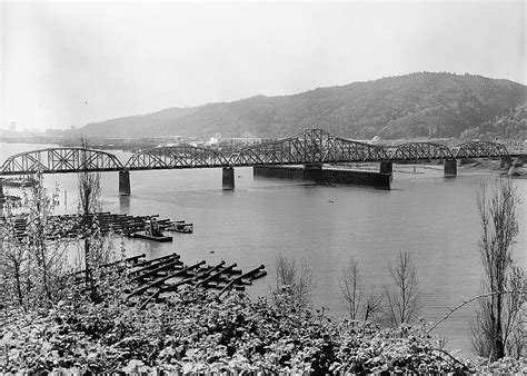 Pictures 7 Willamette River Swing Truss Railroad Bridge, Portland Oregon