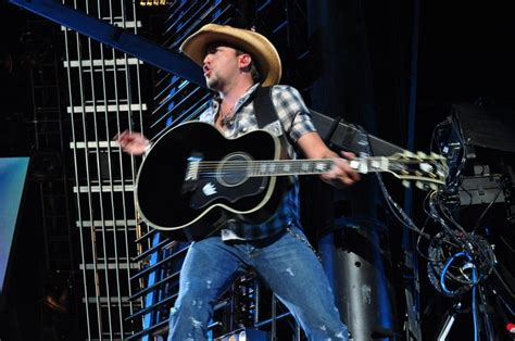 people to see... Jason Aldean in concert | Jason aldean, People, Concert