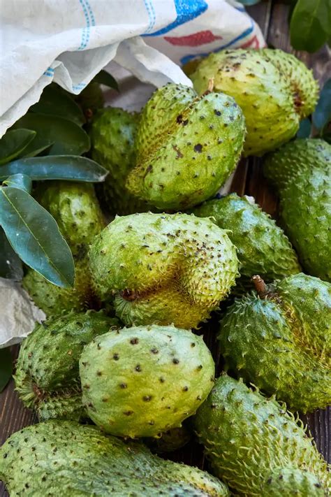 Soursop (Guanabana) Fruit - Health Benefit And Side Effects