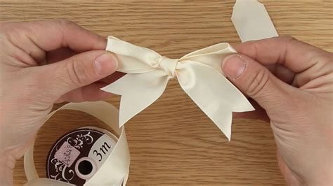 How To Tie A Bow With Ribbon Step By Step - verificationdelaporteopposee