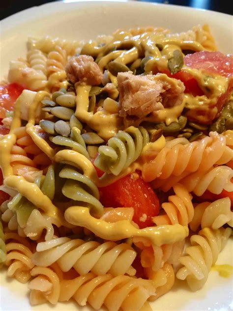 Ensalada de pasta y atún con pipas y mostaza - La Cocina de Serrats