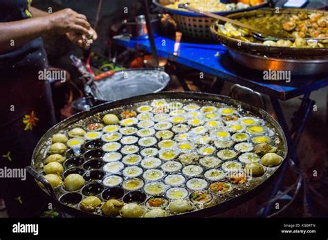 Mandalay, Myanmar - Night Market Food - Mont Lin Ma Yar Stock Photo - Alamy