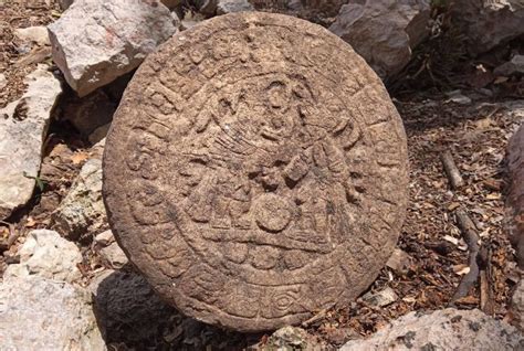 Chichen Itza: Archaeologists discover scoreboard for ancient Maya ball game - BBC News