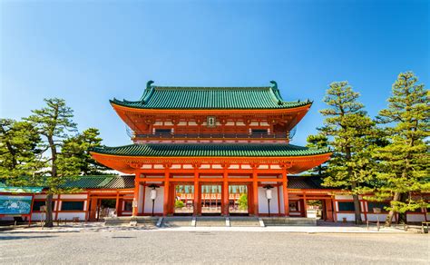 A Guide to Heian Shrine in Kyoto, Japan - MACHIYA Magazine | A Blog by MACHIYA INNS & HOTELS