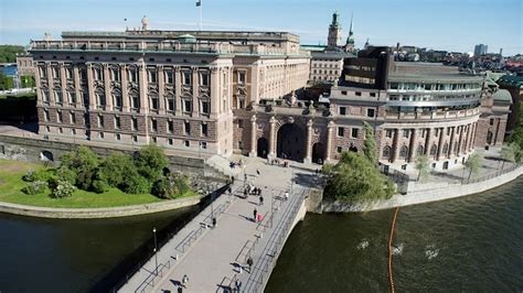 Swedish parliament back in business as election countdown begins ...