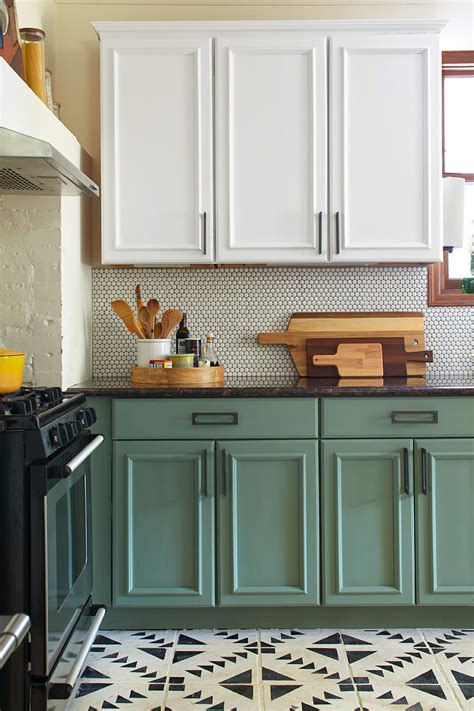 How 500 And Some Chalk Paint Totally Transformed This Kitchen