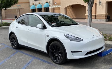 Quick Compare: 2020 Tesla Model 3 Vs Model Y After $3,000 Price Cut