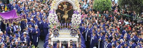 El Señor de los Milagros; The traditional processions of the Lord of ...