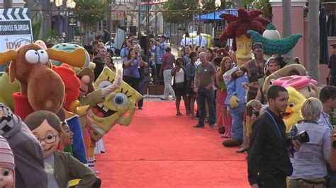 Universal Orlando characters greet attendees on the red... | Doovi