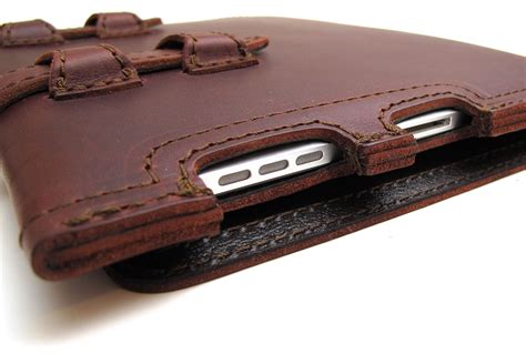 Review your gadget: Saddleback Leather iPad Case Review