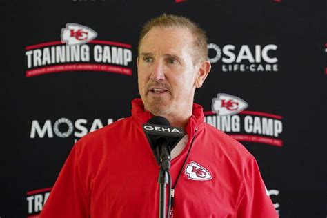 Chiefs DC Steve Spagnuolo signs contract extension - Field Level Media ...