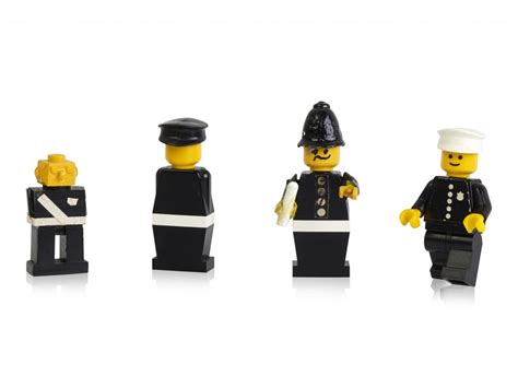 Early prototypes and first police minifigure - The Brothers Brick | The ...