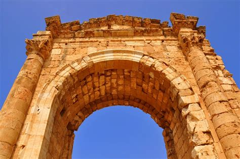 Triumphal arch of Tyre - LebanonUntravelled.com