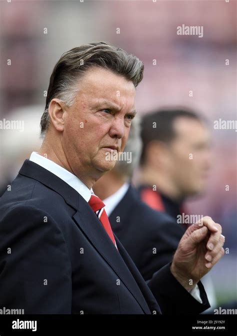 LOUIS VAN GAAL MANCHESTER UNITED FC MANAGER STADIUM OF LIGHT SUNDERLAND ...