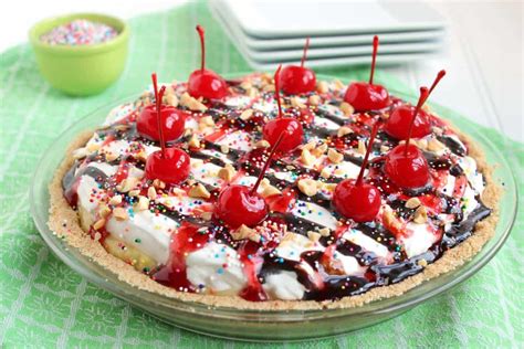 No Bake Banana Split Pie - The Suburban Soapbox