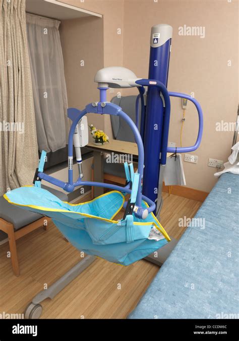 A Hoist By The Side Of A Hospital Bed Stock Photo - Alamy