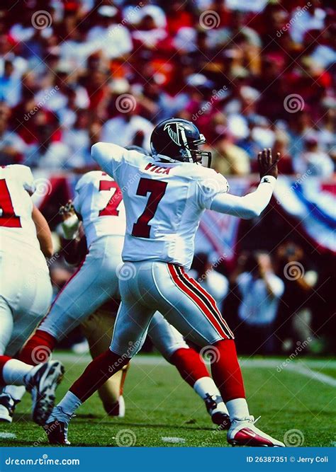 Michael Vick Atlanta Falcons Editorial Photo - Image of turf, grass: 26387351