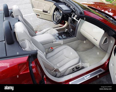 2007 Cadillac XLR-V interior front seats Stock Photo - Alamy