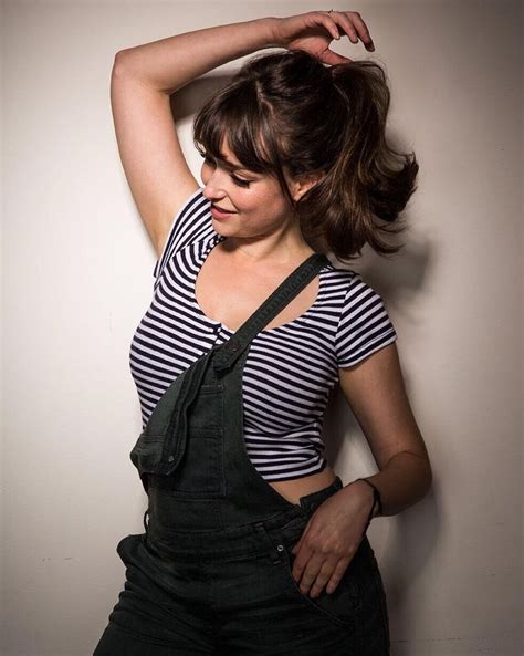 Know About biography of Milana Vayntrub with personal life, Career, Facts, wiki, Bio, Married ...