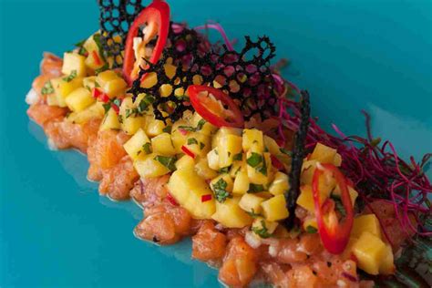 Tartare salmone affumicato e mango, ricetta veloce| Buttalapasta