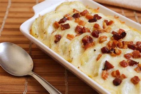 Batata gratinada com bacon e molho branco - Essa Receita Funciona