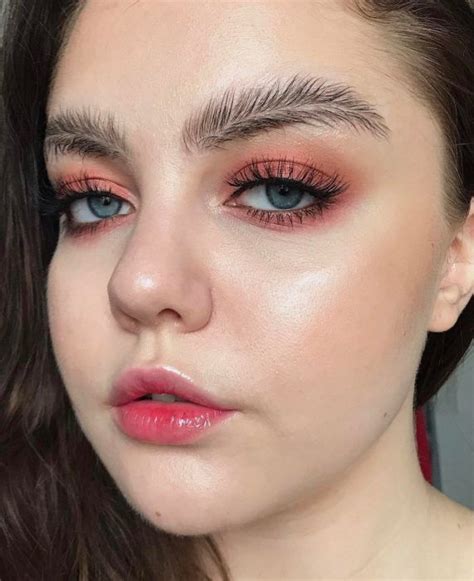 Esta chica trollea a Instagram con sus cejas al estilo McDonald's; Internet no deja reír | BROWS ...